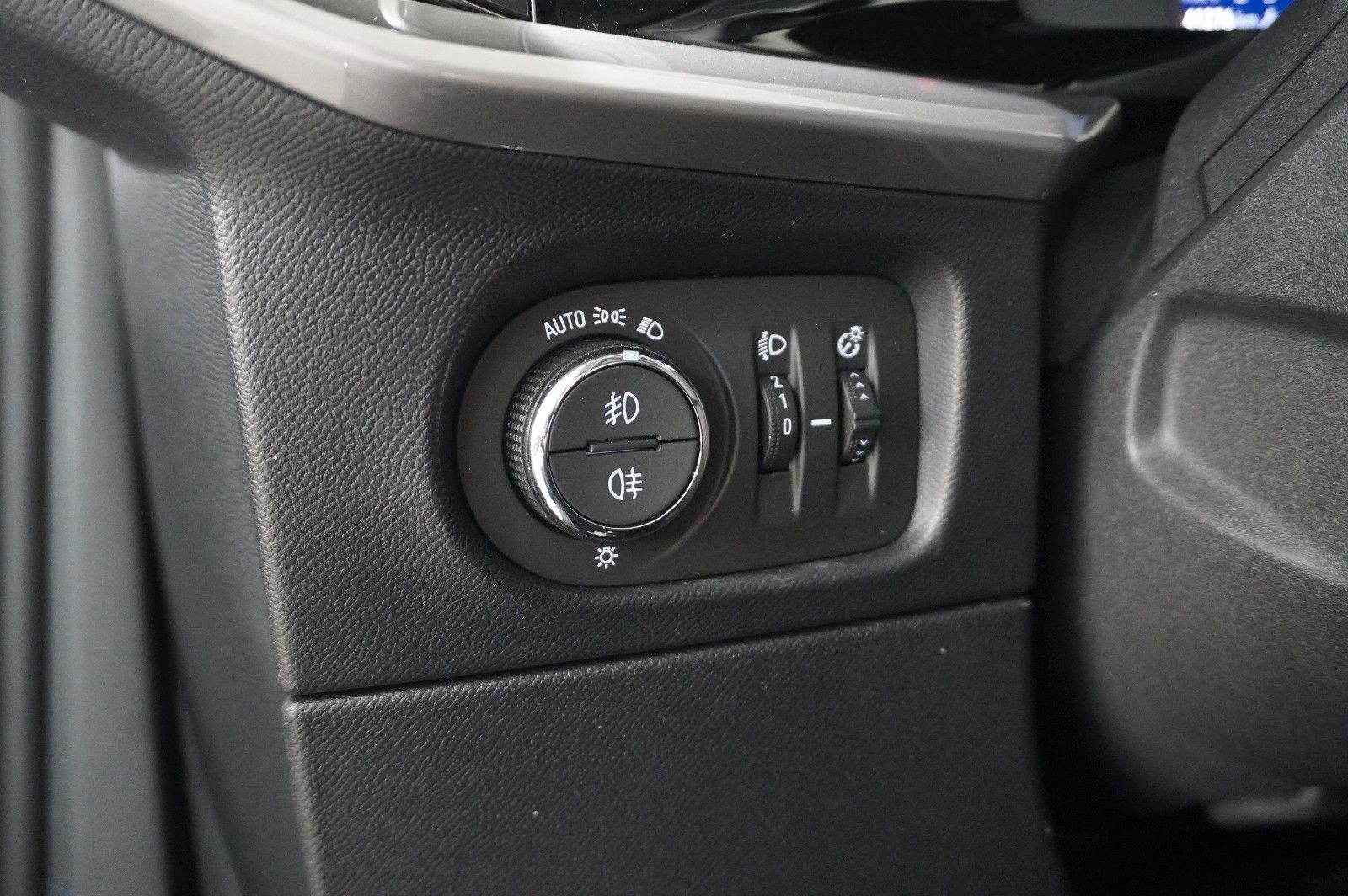 Fahrzeugabbildung Opel Mokka ELEGANCE 1.2T NAVI/LED/KAMERA/SPORT/SH/DAB