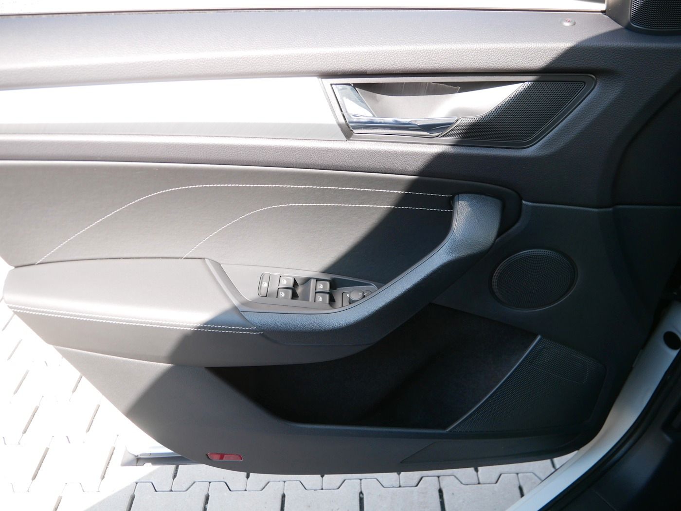 Fahrzeugabbildung SKODA Kodiaq 1.5 Ambition DSG 7-Sitze Kamera ACC MATRI