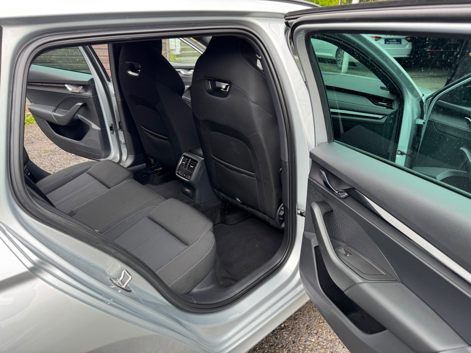 Skoda Octavia Combi DSG Sportline HUD ACC Keyless foto 17