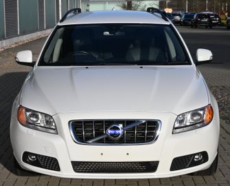 Volvo V70 T5 Summum *RHD* – Bild 3