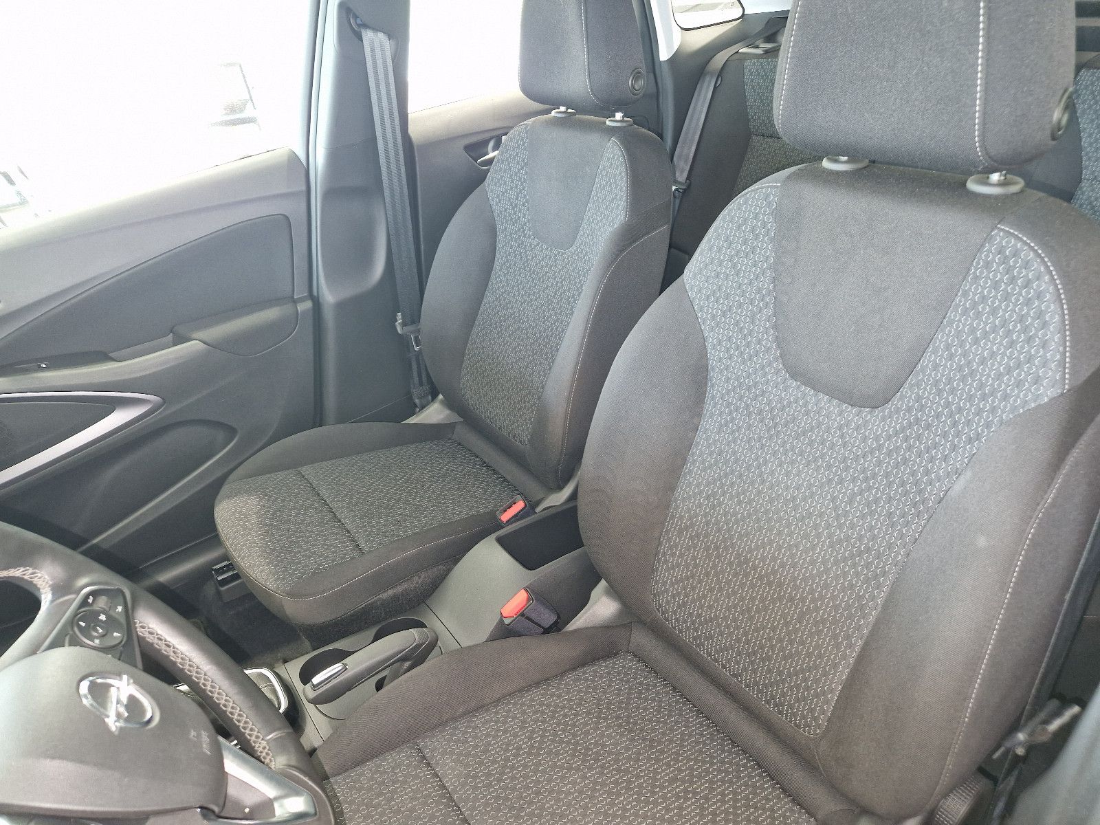 Fahrzeug 16 Fahrzeugabbildung Opel Crossland (X)