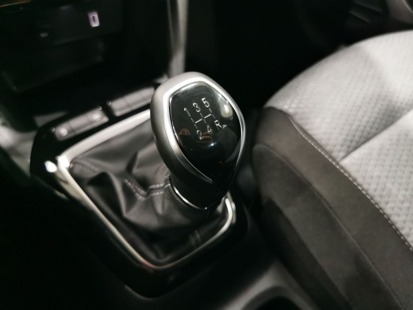 Fahrzeugabbildung Opel Corsa Edition mit Sonderzins 3,99%