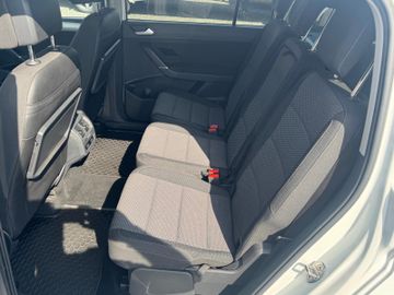 Volkswagen Touran - 12