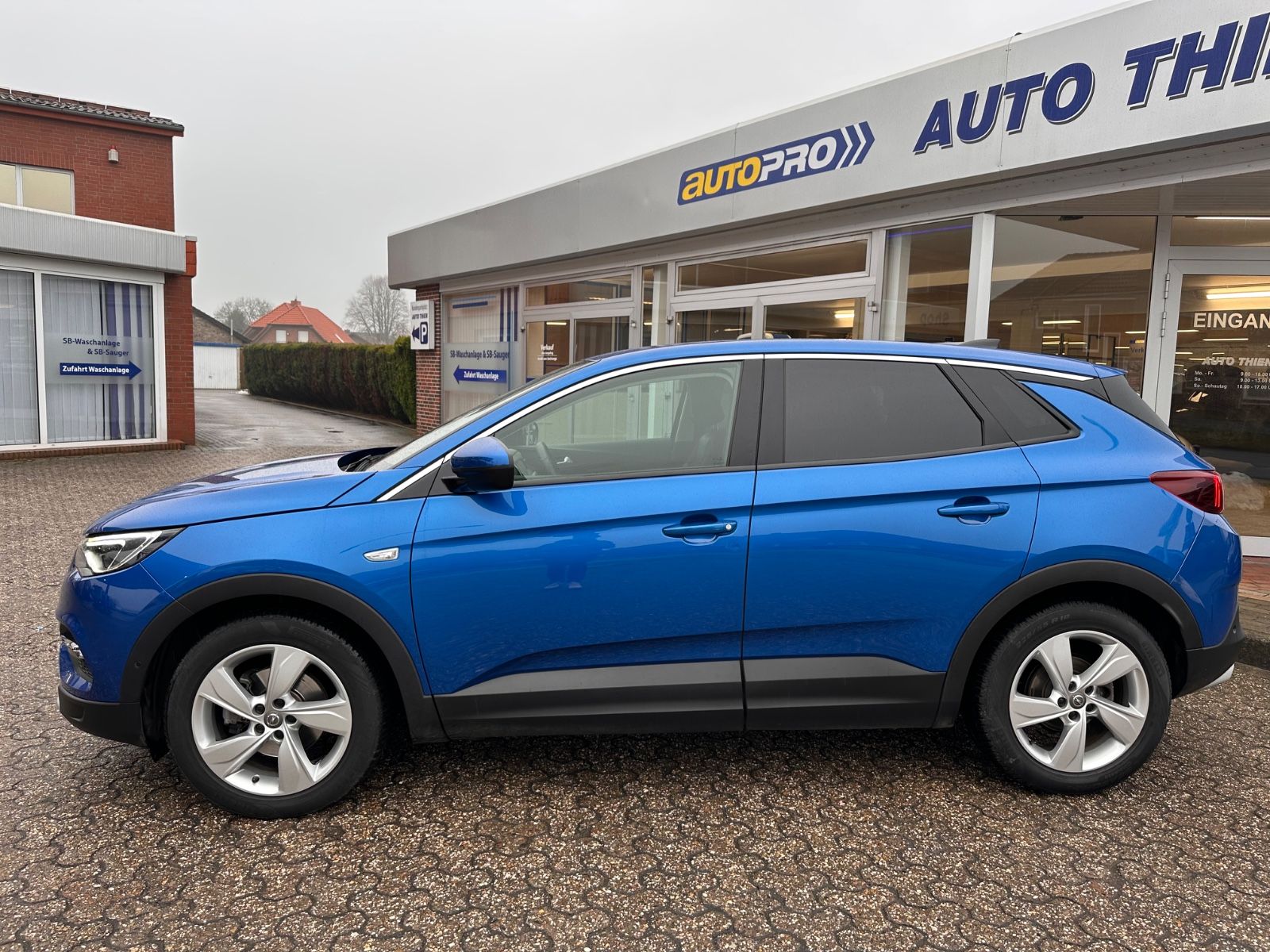 Fahrzeugabbildung Opel Grandland (X) 1.2 Turbo BiLED/AHK/Navi/360°/GJR