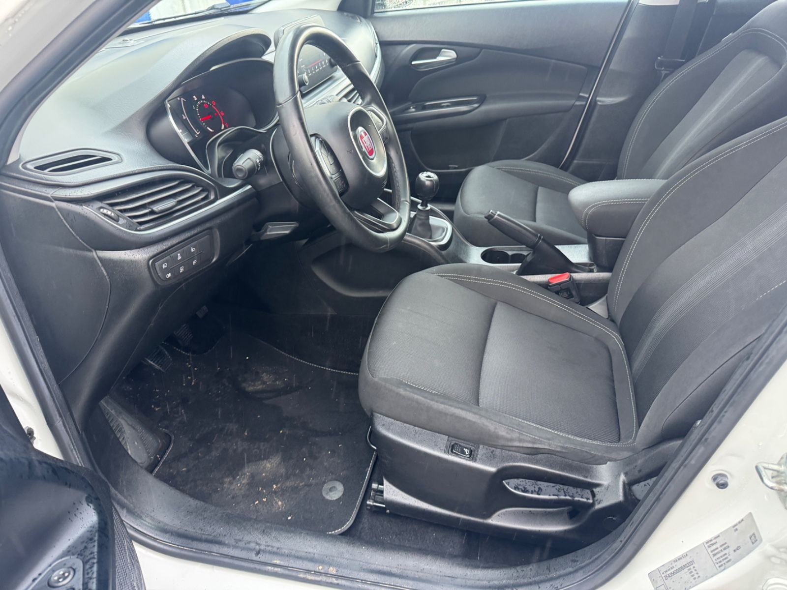 Fahrzeugabbildung Fiat Tipo Mirror Navi+Kamera