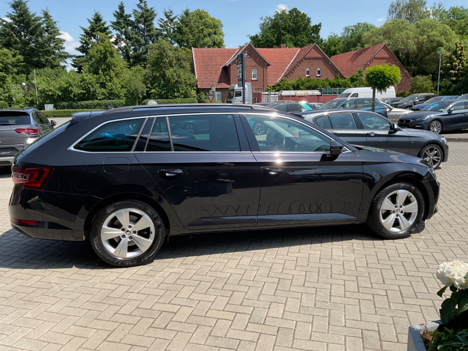 Fahrzeugabbildung SKODA Superb Kombi 2.0 TDI DSG AMBITION,Navi,Kamera