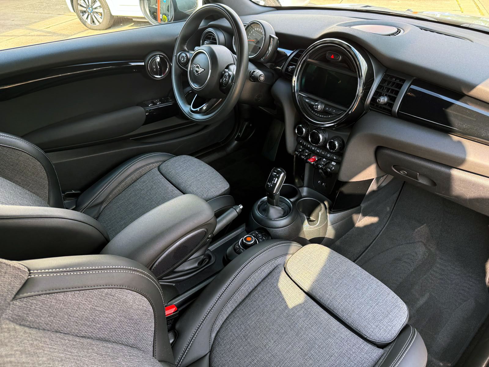 Fahrzeugabbildung MINI Cooper Cabrio Steptr. PDC KAM NAV LED TEMP SHZ