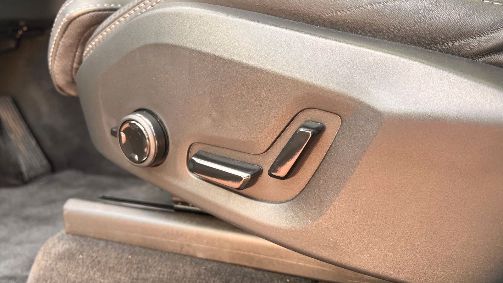 Fahrzeugabbildung Volvo B5D AWD Ultimate Bright *MASS*B&W*LUFT*HUD*AHK