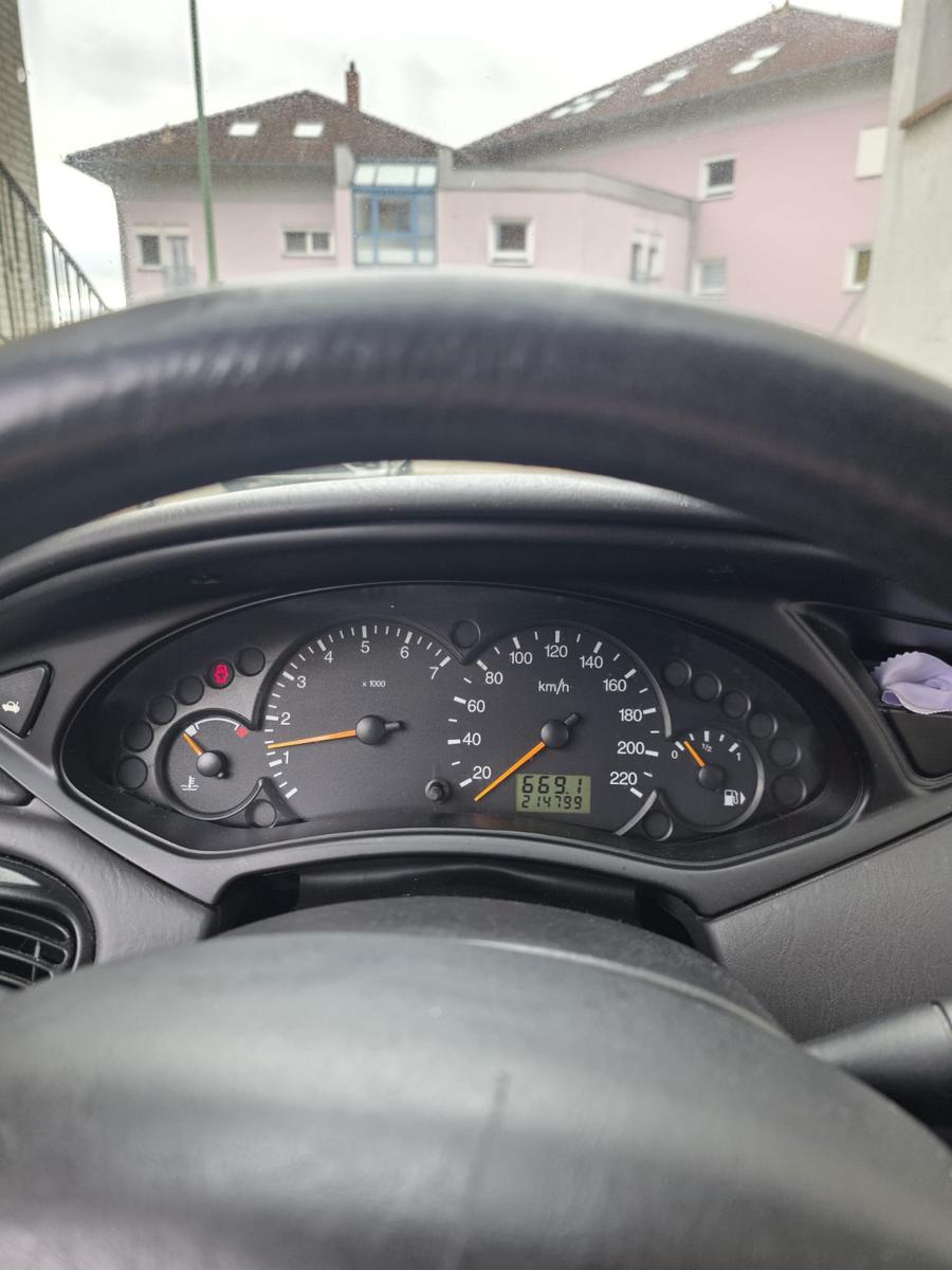 Ford Focus 2004 — photo 9