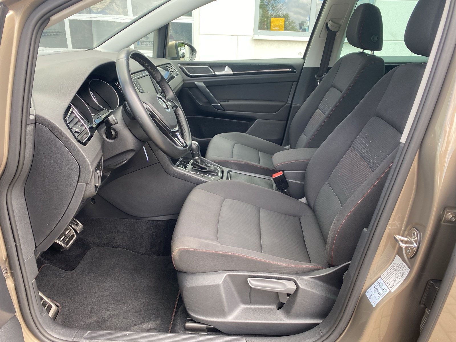 Fahrzeugabbildung Volkswagen Golf Sportsvan 1.2 TSI DSG Sound KAMERA APP BLIN