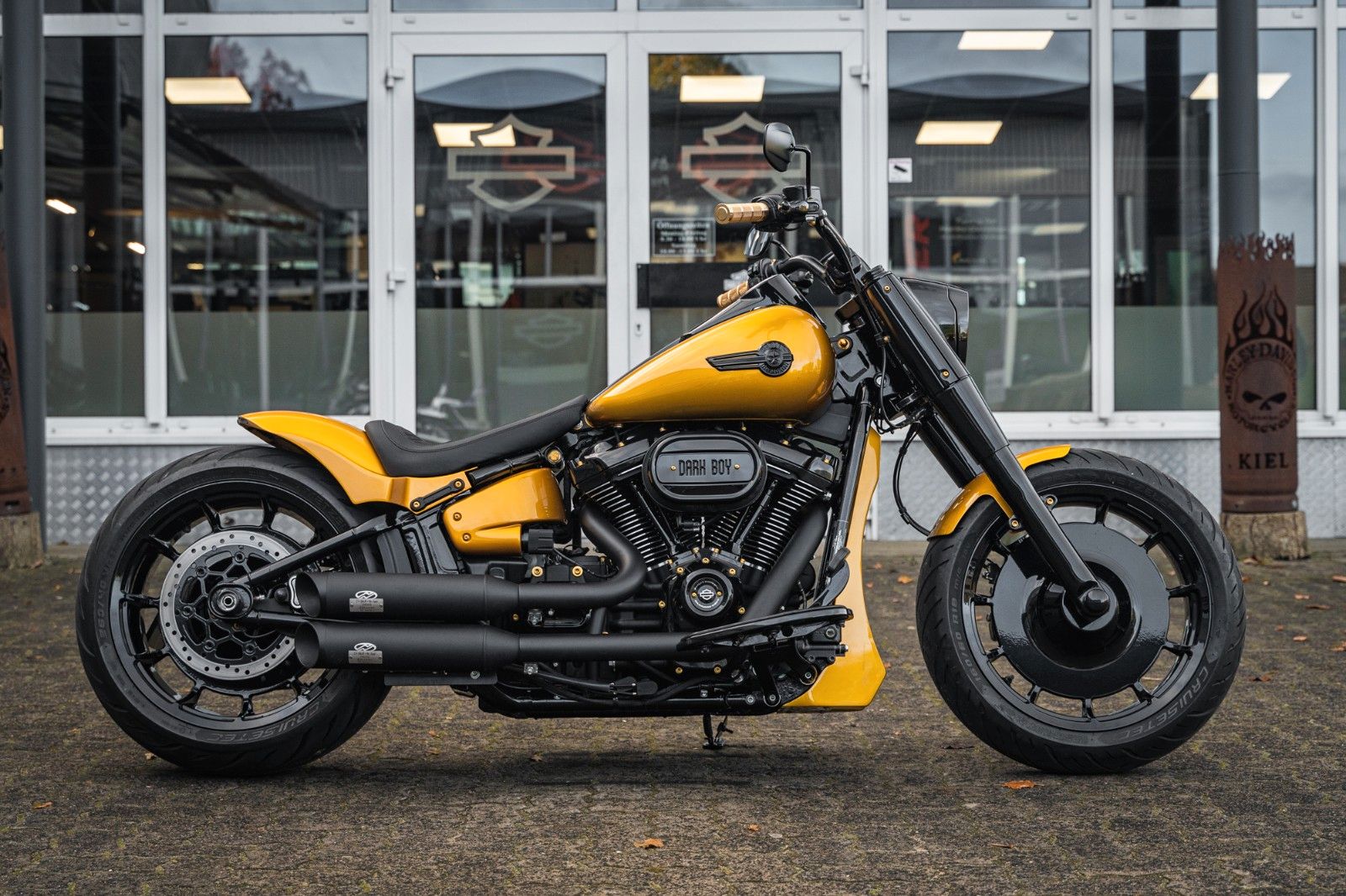 Fahrzeugabbildung Harley-Davidson GOLD DARK FAT BOY FLFBS 114 MY24 - JEKILL&HYDE -