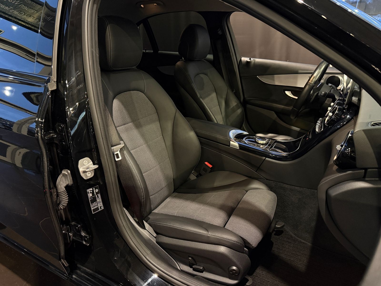 Fahrzeugabbildung Mercedes-Benz C 220d Avantgarde LED NAVI ALU