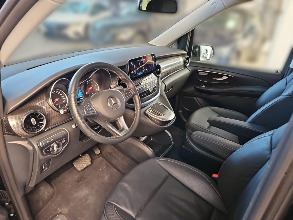 Fahrzeugabbildung Mercedes-Benz V 300 AVG extralang 4x4 8 Sitze 2,5tAHK DISTRONI