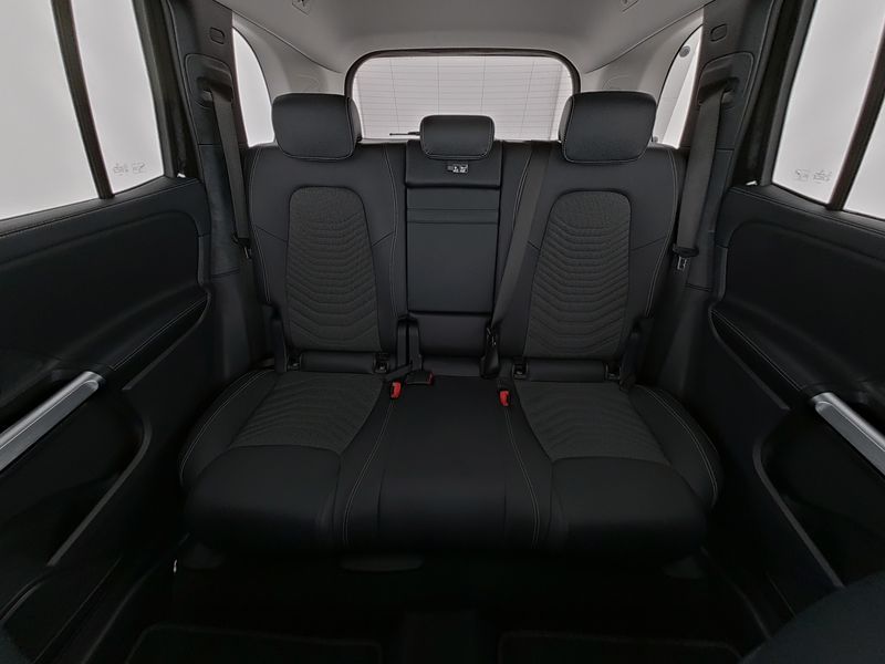 Fahrzeugabbildung Mercedes-Benz GLB 180 7G Progressive AHK+R-Kamera +LED+DAB+IHC