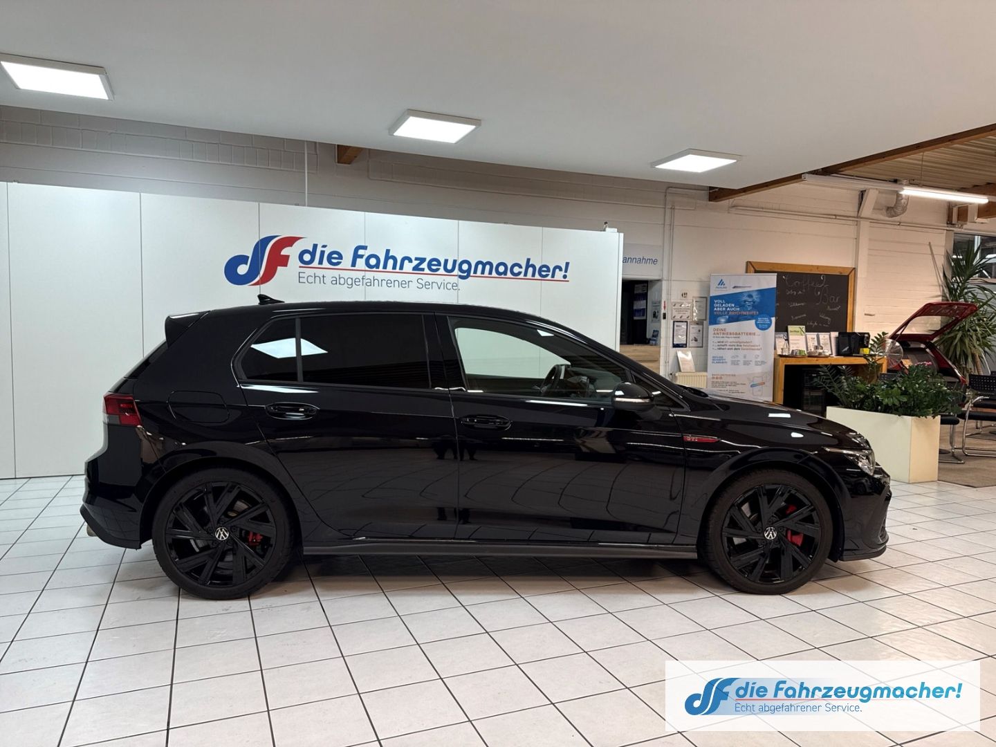 Fahrzeugabbildung Volkswagen Golf VIII GTI Navi Digitales Cockpit LED Sperrdi