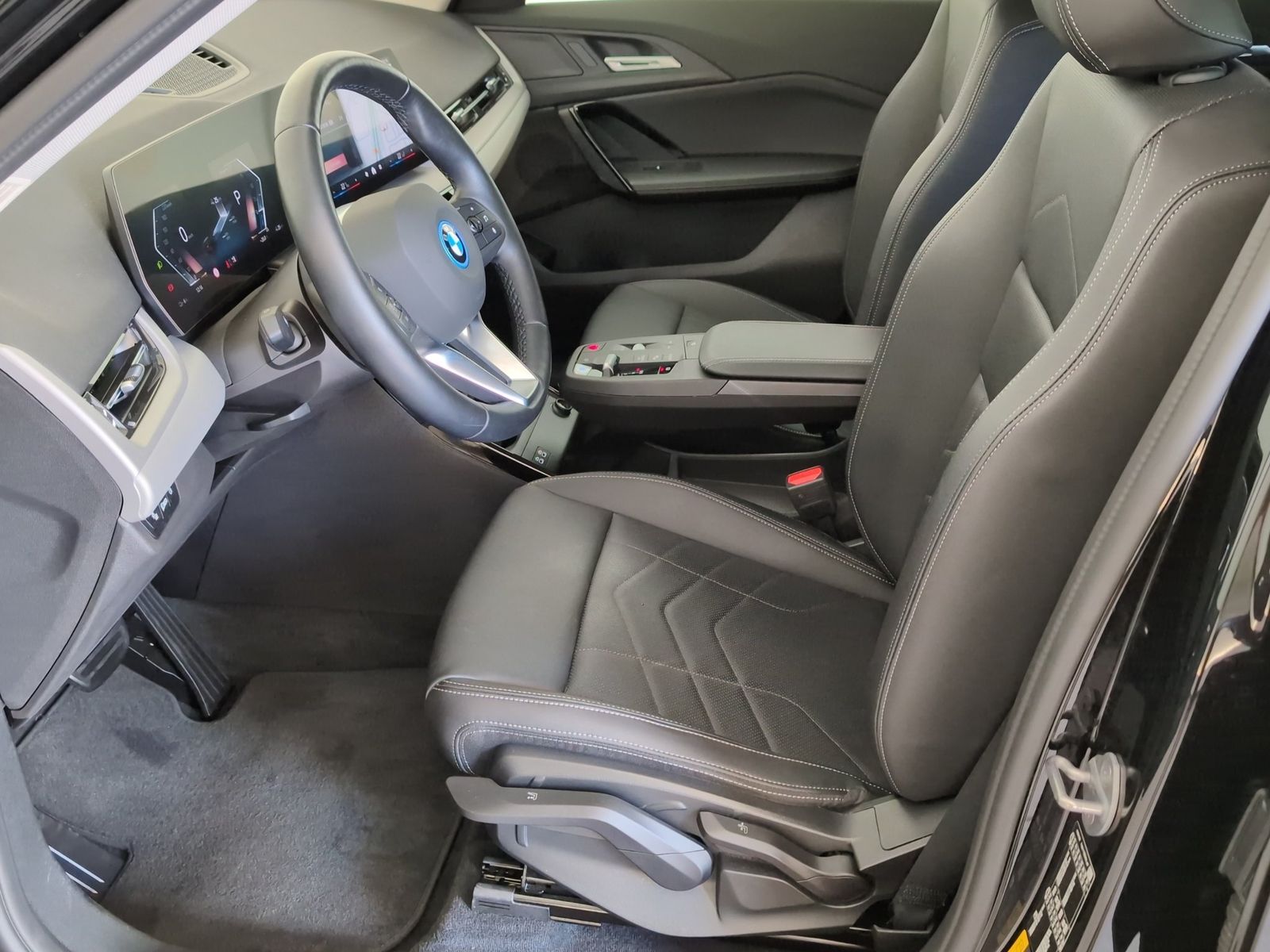 BMW iX1 eDrive20 Navi LED RFK DAB SLI MFL foto 3