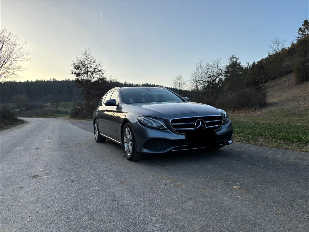 Image of Mercedes-Benz E 200