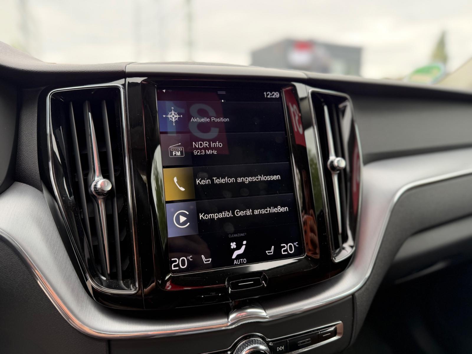 Volvo XC60 Momentum Pro*LEDER*ACC*LED*SENSUS*APPLECAR