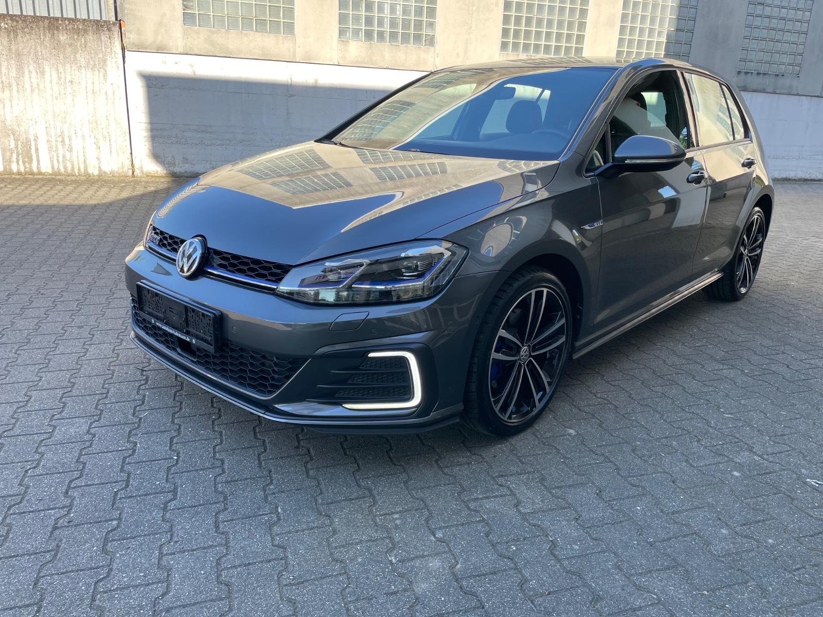 Volkswagen Golf VII Lim. GTE ~Plug-in~LED ~ACC~NAVI~LEDER