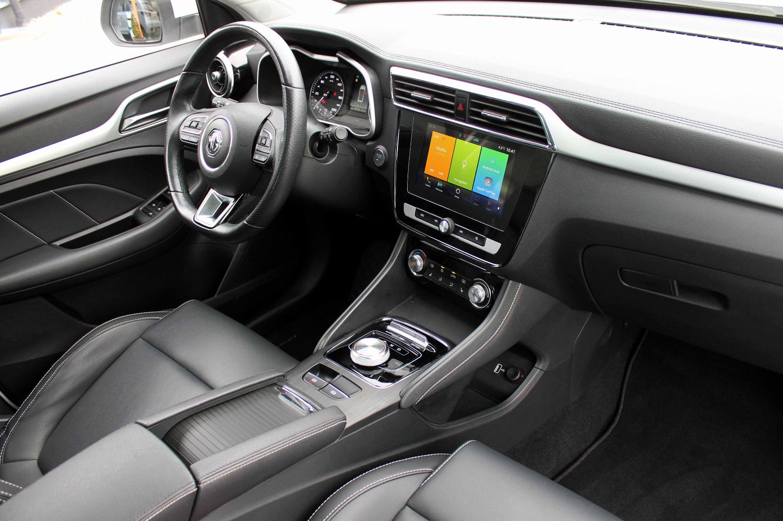 Fahrzeugabbildung MG ZS EV Luxury 5D ACC PANO NAV CarPlay BT SHZ KAM