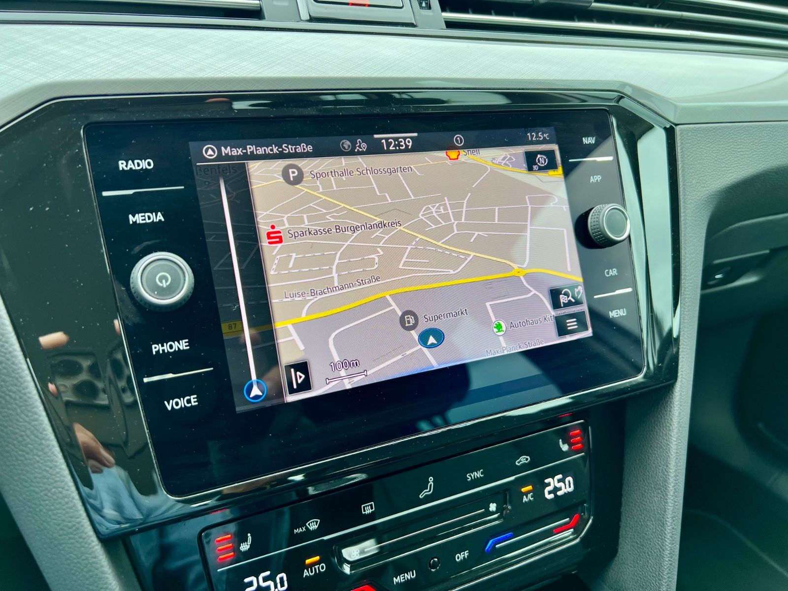 VW Passat Variant Business AAC NAVI SHZ MASSAGE