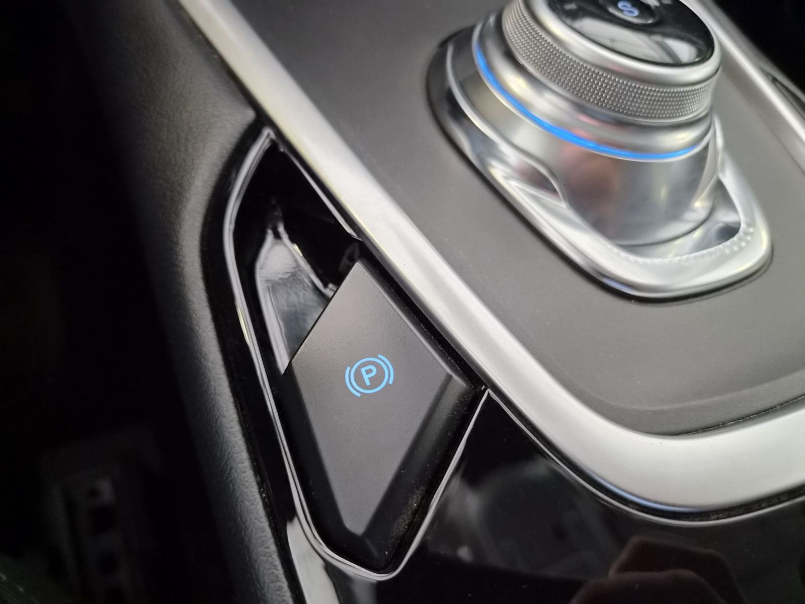 Fahrzeugabbildung Ford S-MAX Titanium / 1. HAND / NAVI / AHK /