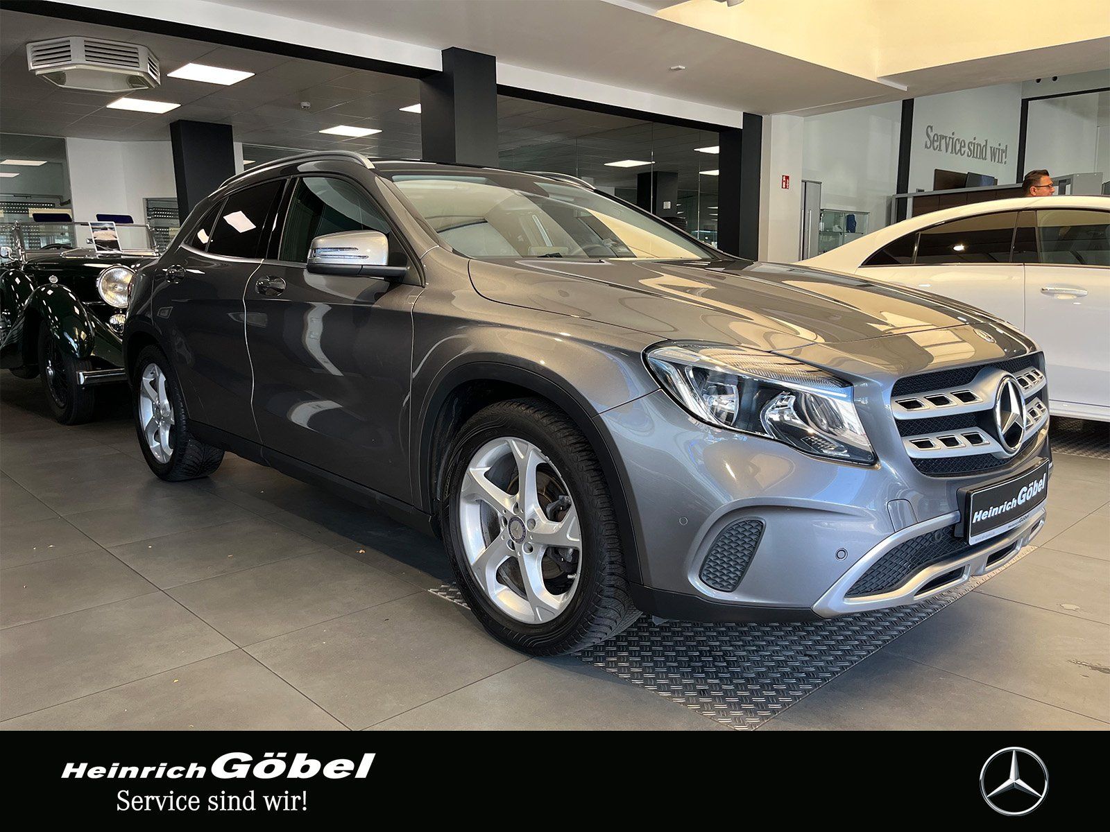 Fahrzeugabbildung Mercedes-Benz GLA 220 d URBAN+COMAND+PANO+KAMERA+TOTWINKEL+SMI