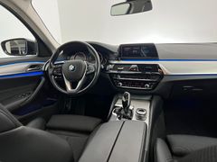 BMW 520 d M Sport Line / 2.HD / NUR 87.tKM /PANORAMA BMW 520 d M Sport Line / 2.HD / NUR 87.tKM /PANORAMA