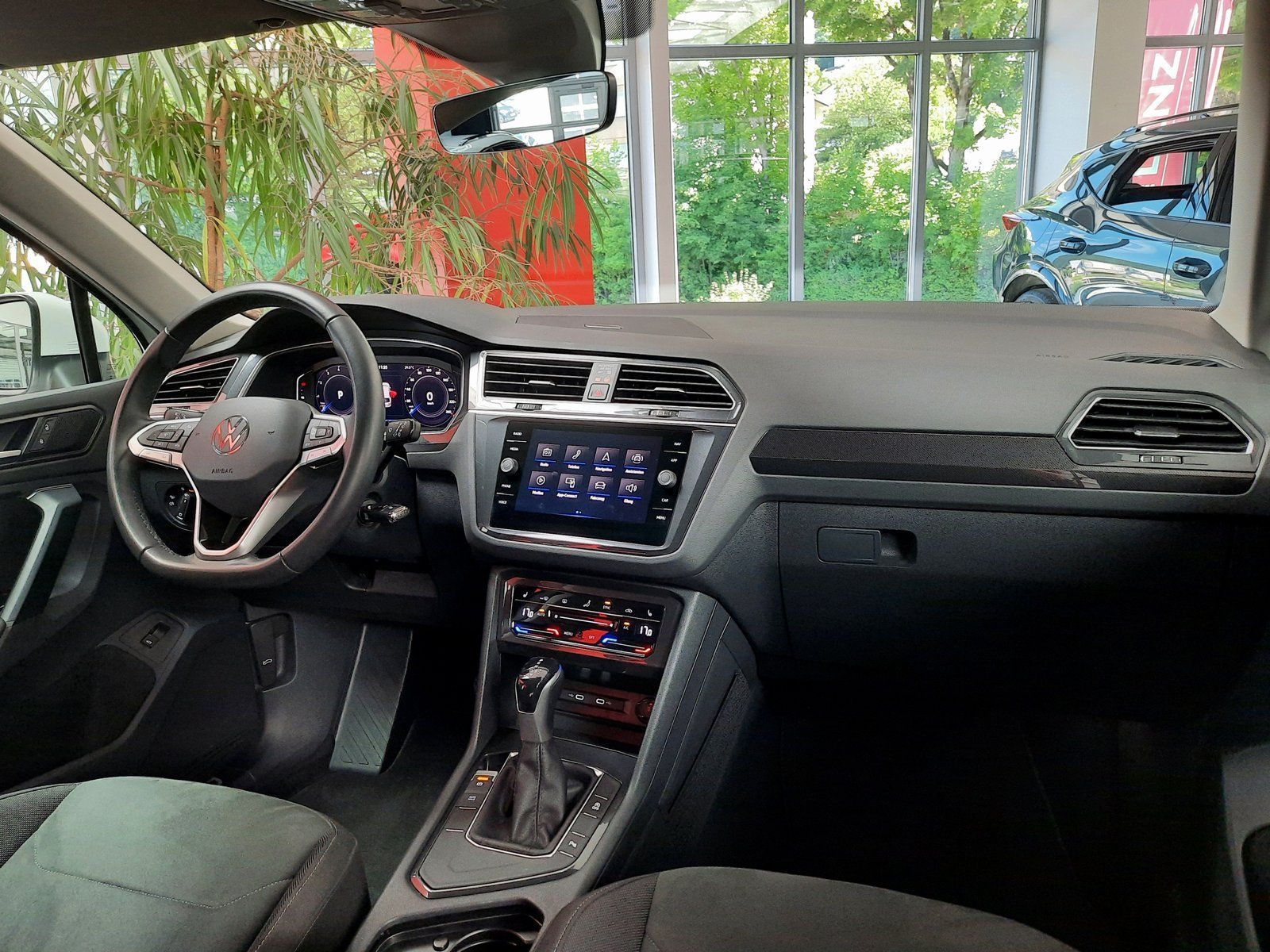 Fahrzeugabbildung Volkswagen Tiguan Elegance TSI DSG *LED*PDC*Sitzhzg*ACC*APP