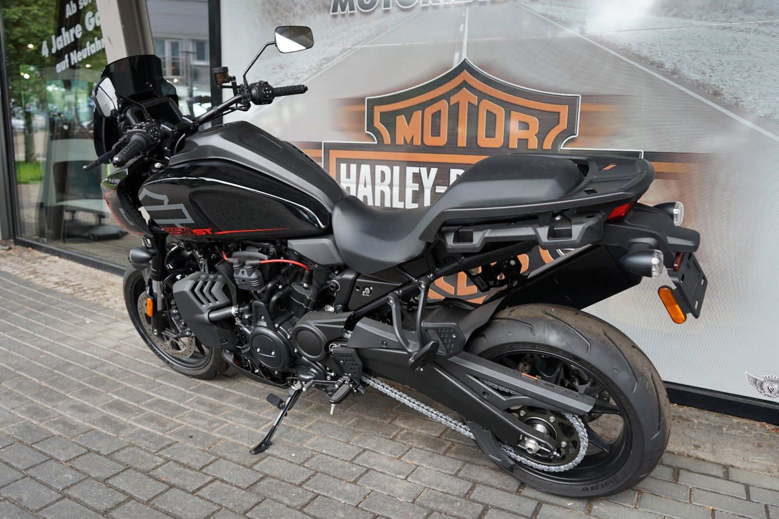 Fahrzeugabbildung Harley-Davidson Pan Am ST - Neufahrzeug - Supermoto - Vivid Blk