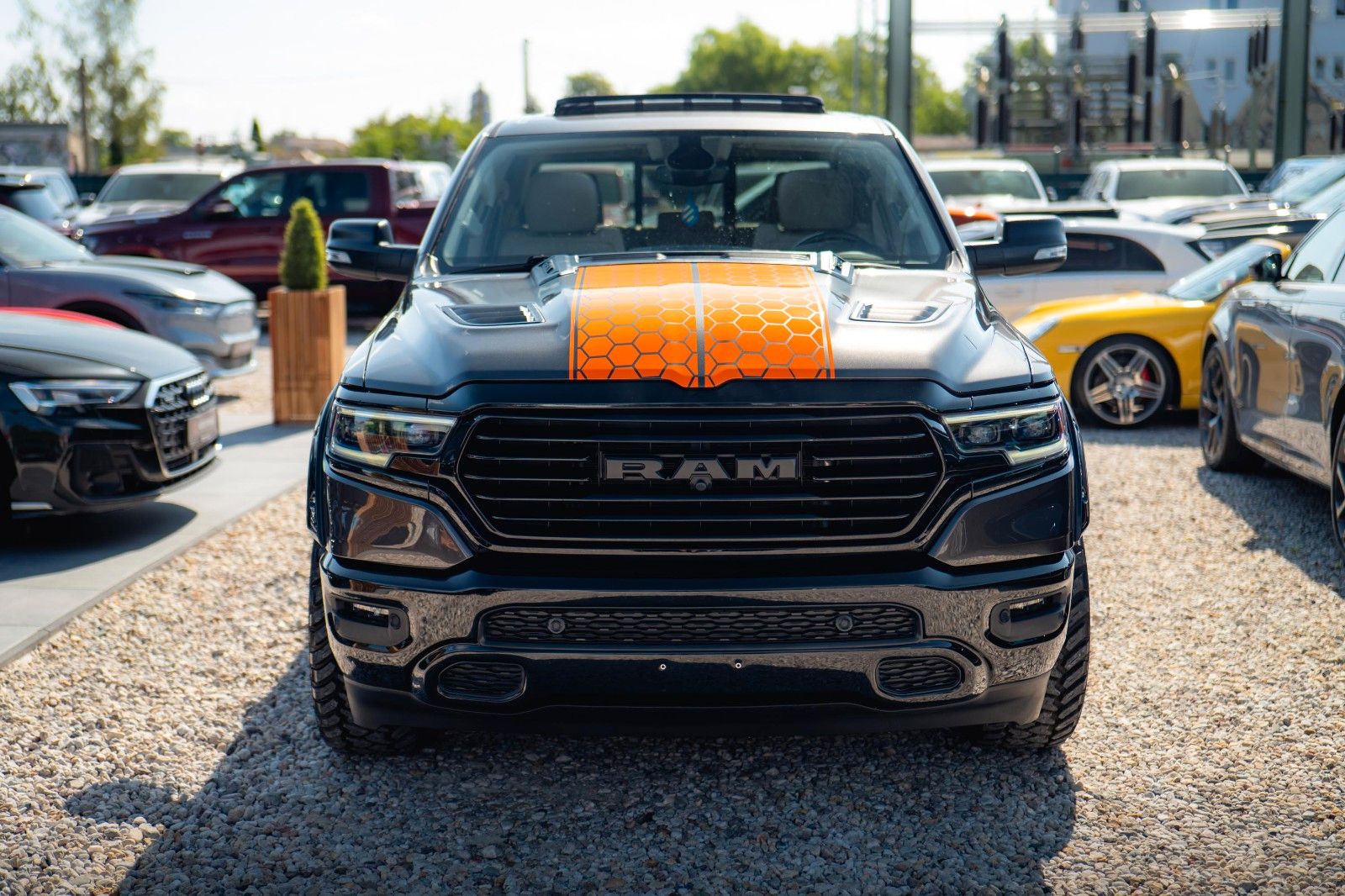 Fahrzeugabbildung Dodge RAM 5.7 V8 HEMI 4x4 OFFROAD Night Limited 19%