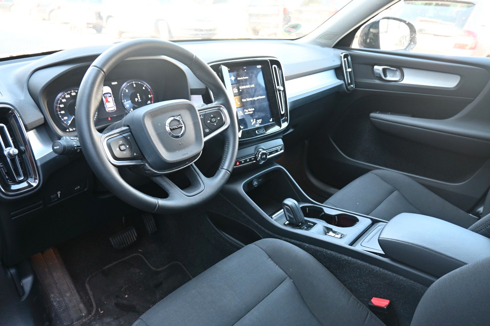 Fahrzeugabbildung Volvo XC40 D3 AWD Autom. Momentum*RFK*FSHZG*BLIS*AHK