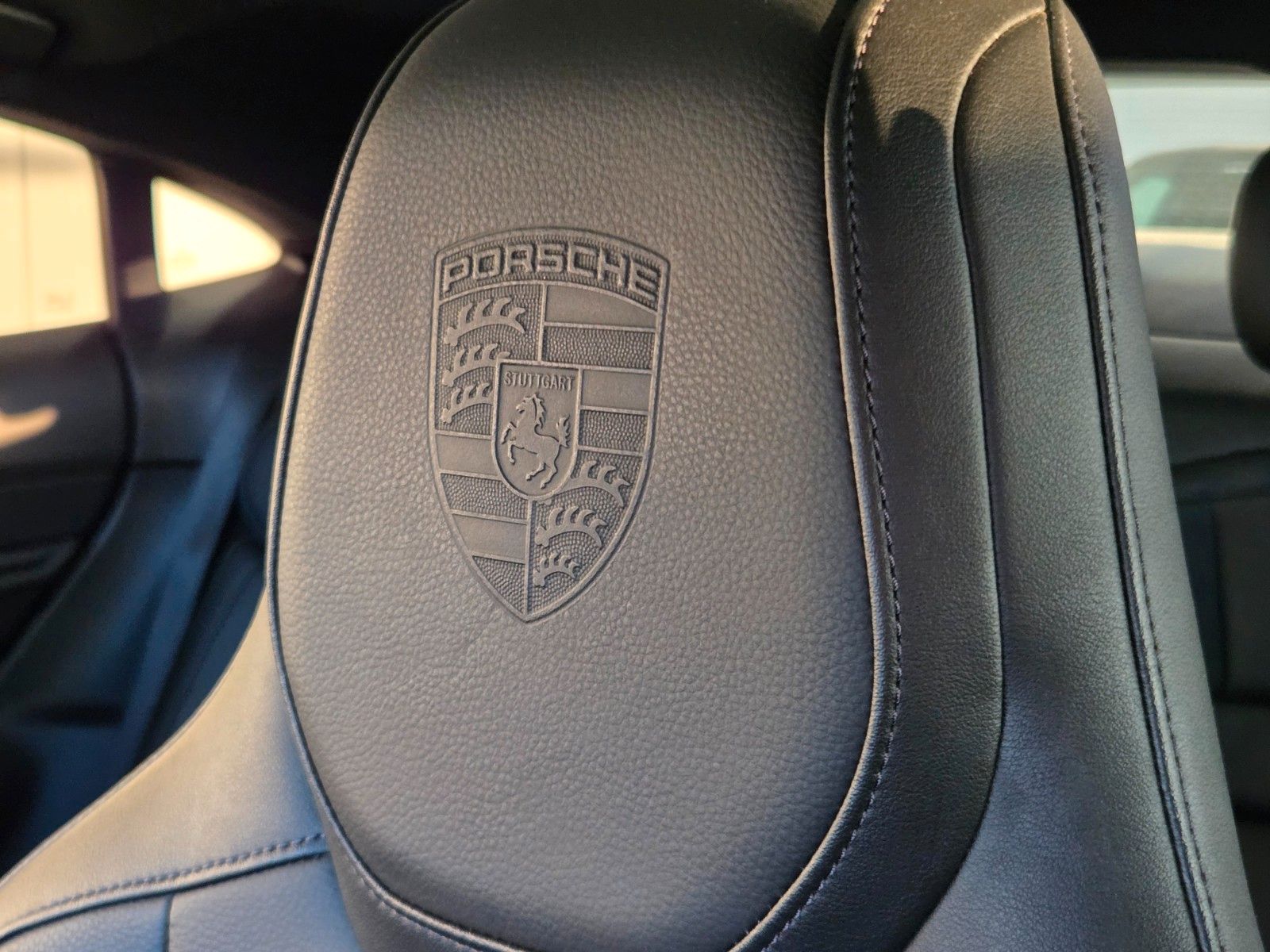 Fahrzeugabbildung Porsche Taycan Basis