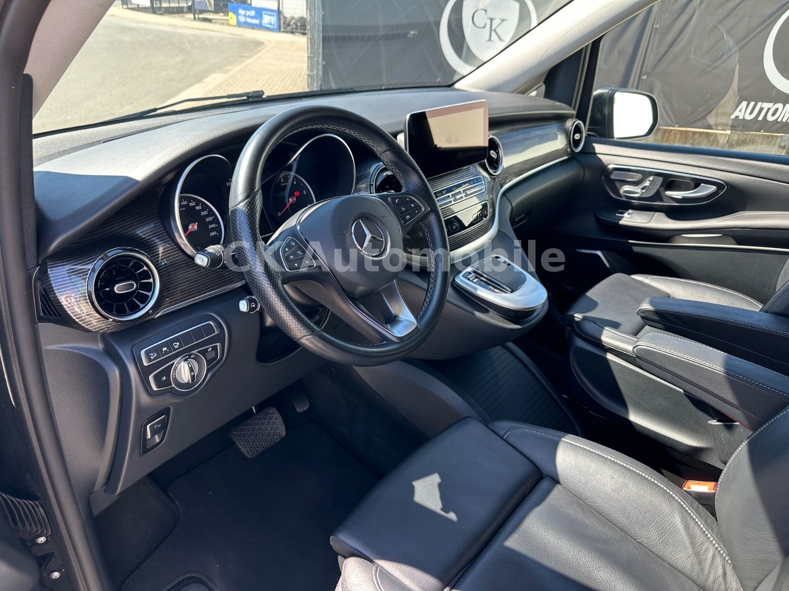Fahrzeugabbildung Mercedes-Benz V250d AVANTGARDE EDITION 4MATIC lang/7 Sitze