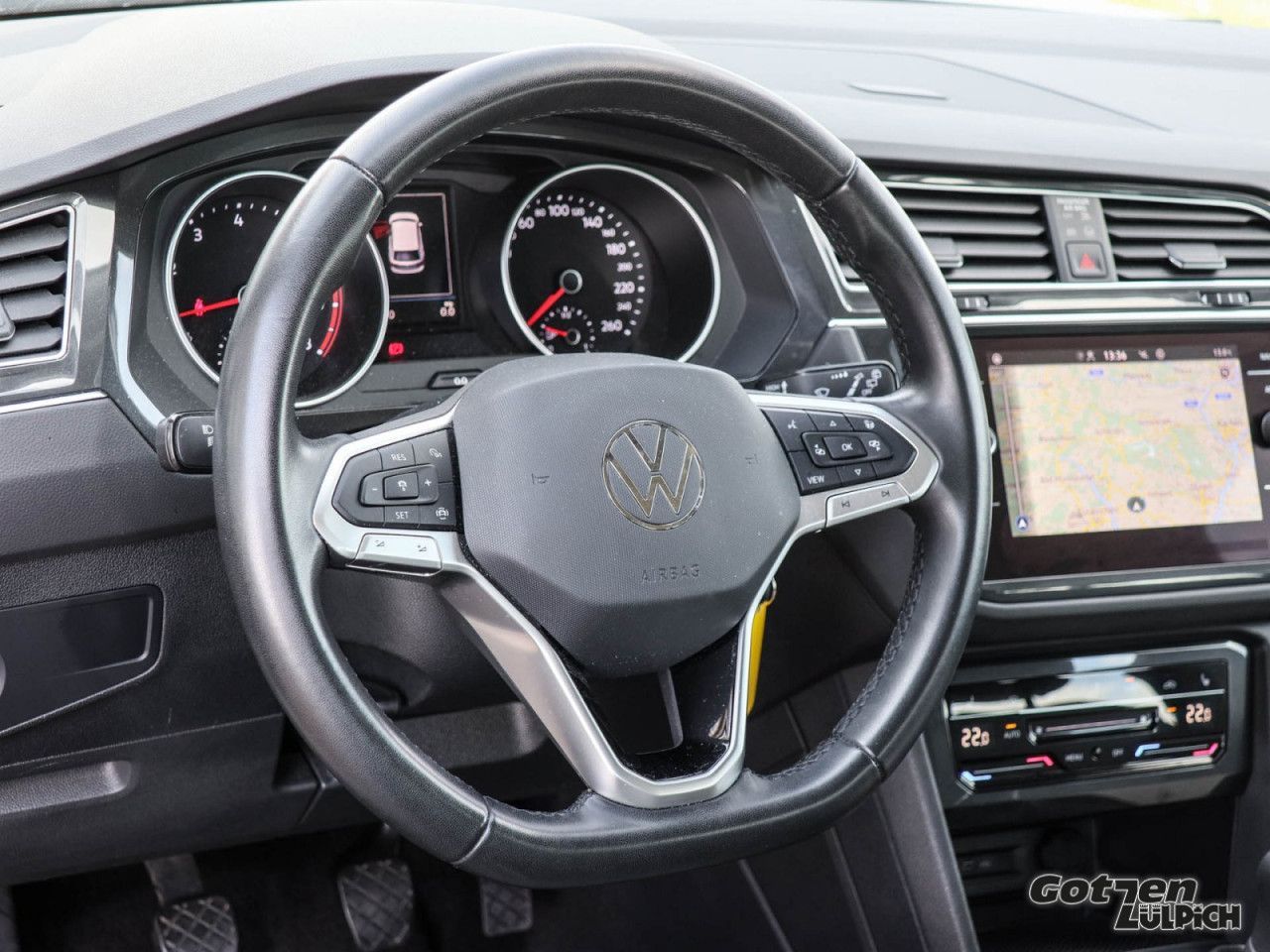 Fahrzeugabbildung Volkswagen Tiguan Life 1,5TSI Navi Winterpaket LED PDC