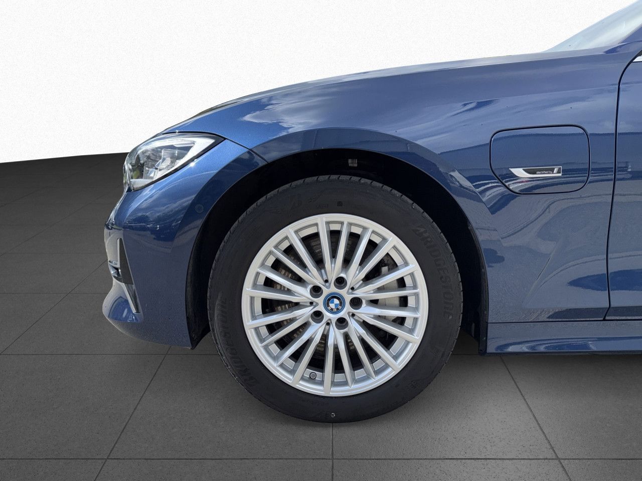 BMW 330e Touring Luxury Line Pano AHK Laser HUD foto 16