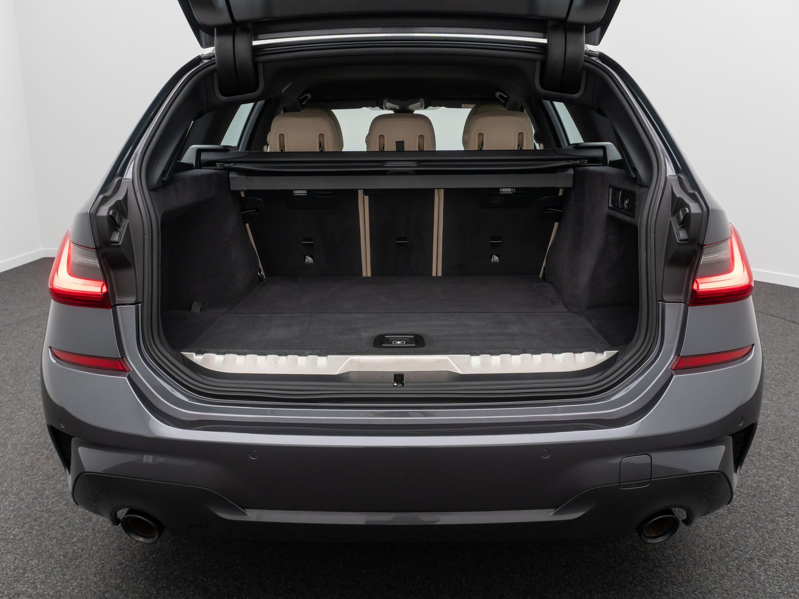 Fahrzeugabbildung BMW 330e xD M Sport DAB Memory AHK HUD Individual