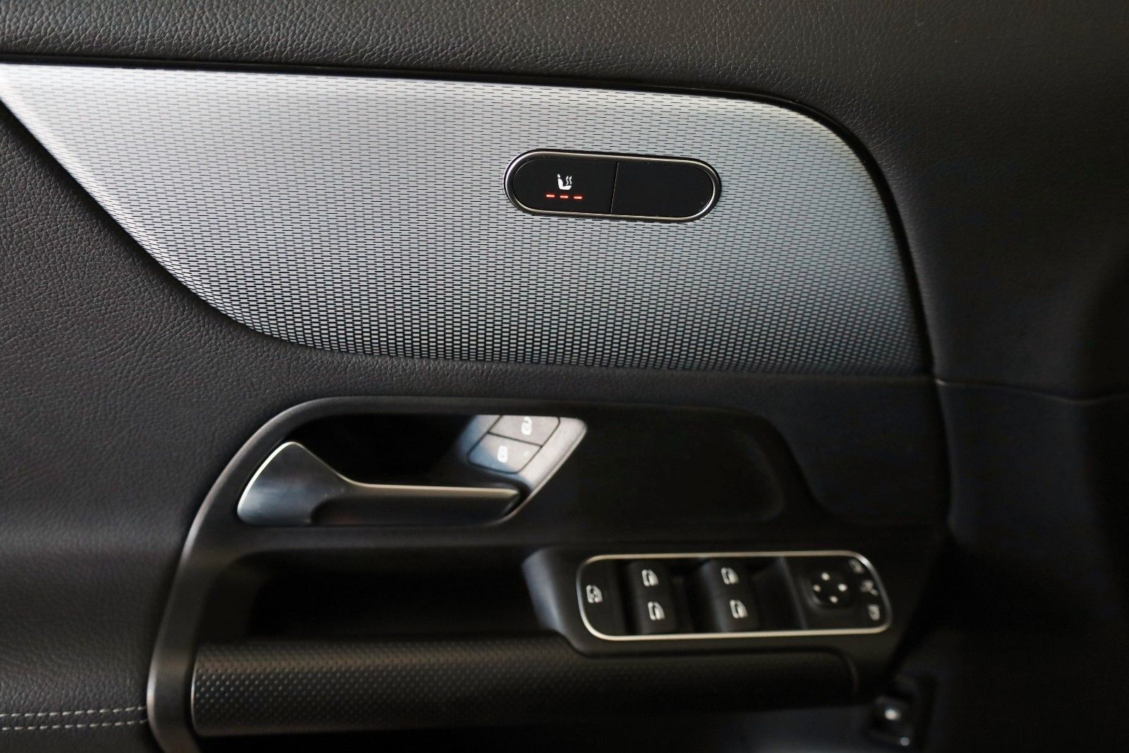 Fahrzeugabbildung Mercedes-Benz GLA 250 e, Style,T.Leder,Navi,LED,SH,Kamera,ACC
