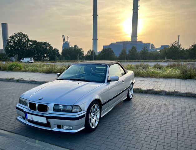 BMW 318i Cabrio Exclusiv Edition Garagenfahrzeug LPG