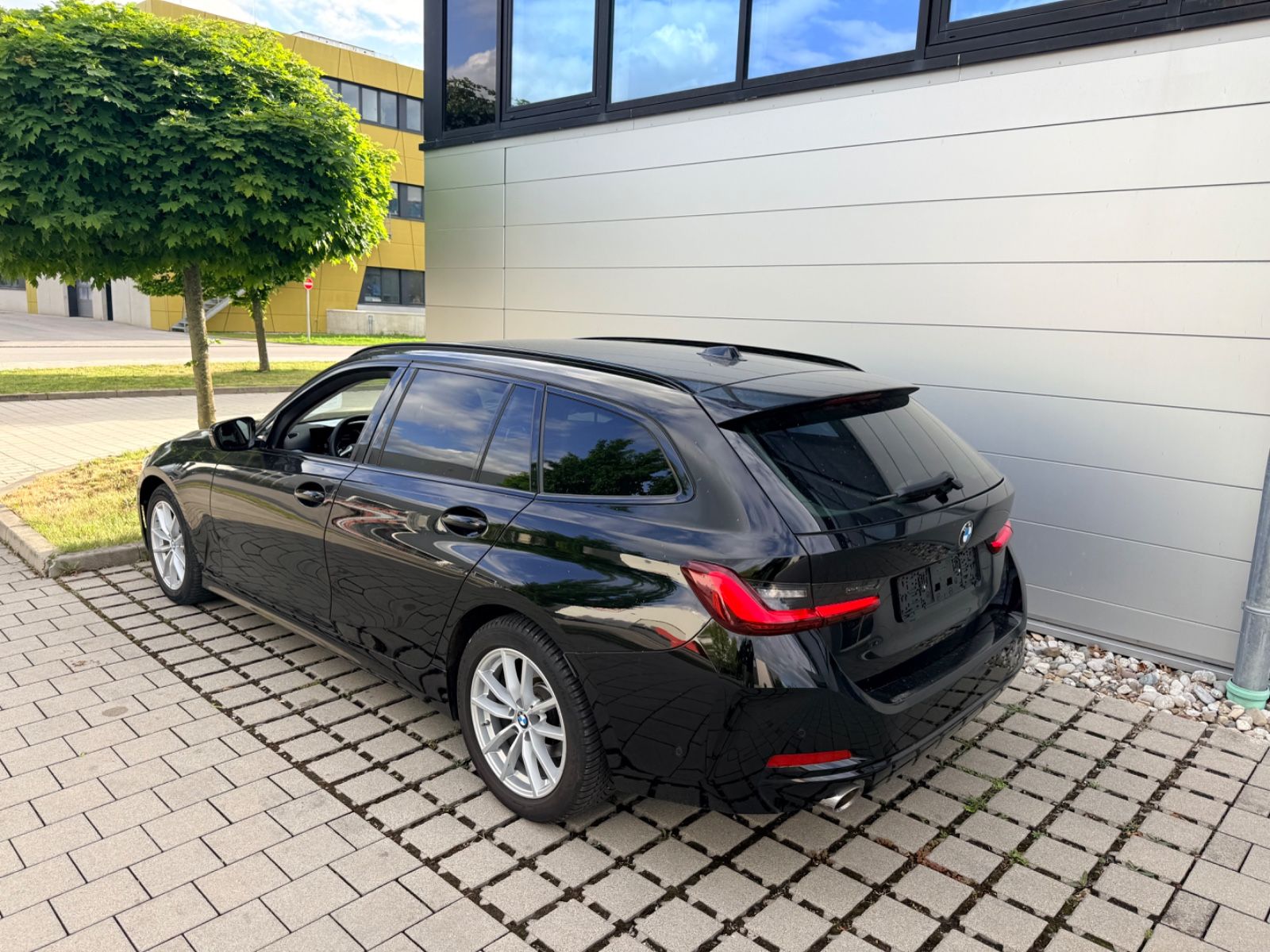 BMW 318i Touring Autom. Navi/LED/Live Cockpit Plus foto 12