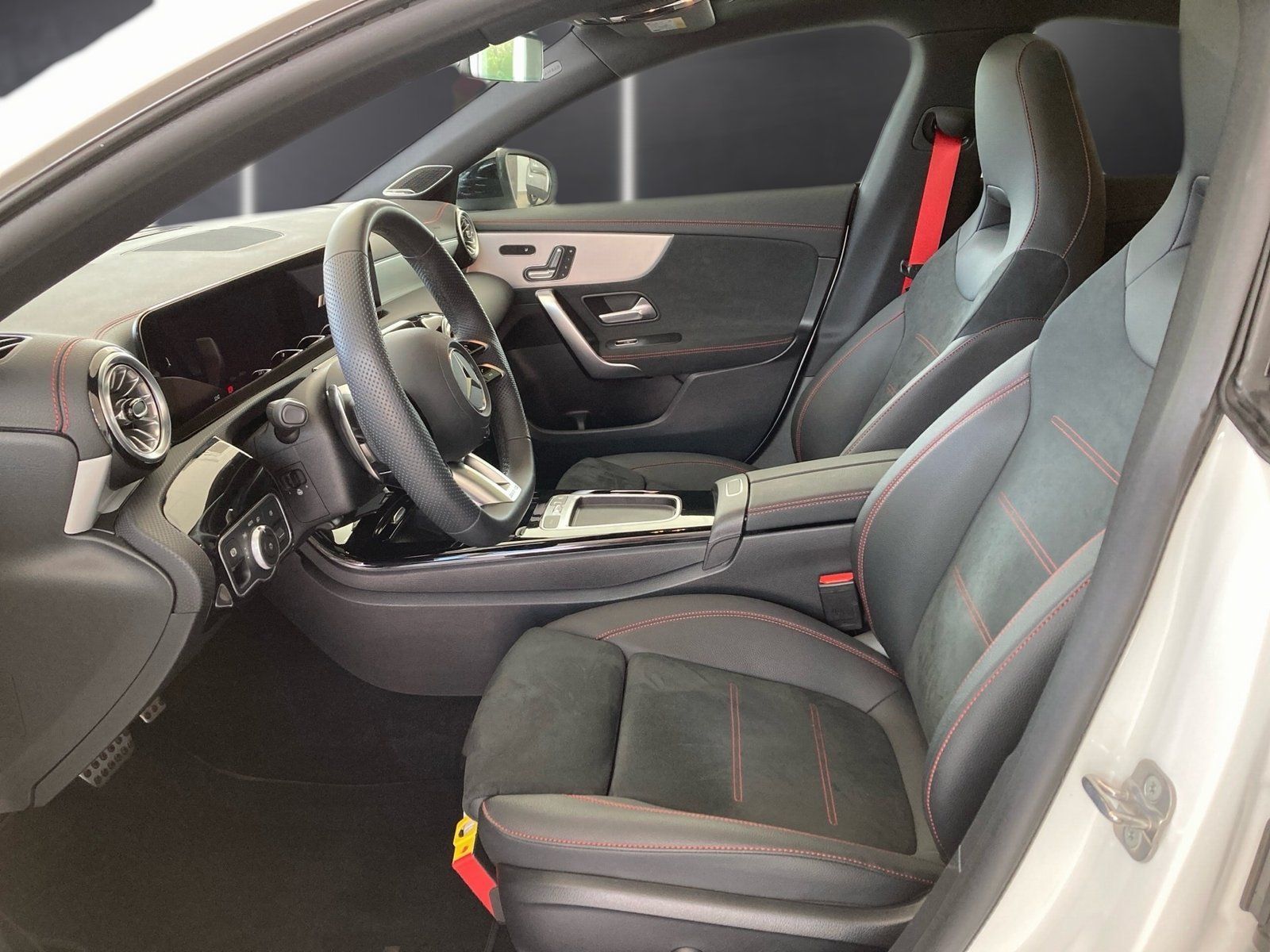 Fahrzeugabbildung Mercedes-Benz CLA 35 AMG 4M*Aero*Pano*HUD*Burm*STDHZG*Dist*360