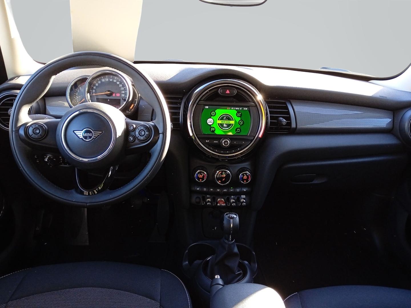 MINI Cooper 5-Türer Navi LED Sitzheizung PDC DAB Mult