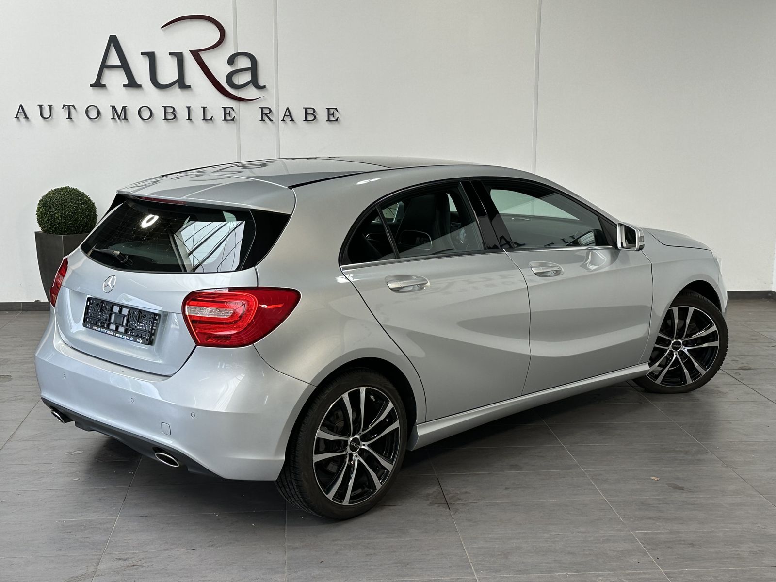 Fahrzeugabbildung Mercedes-Benz A 200 CDI Urban DCT NAV+XEN+SHZ+PANO+TEMPOMAT