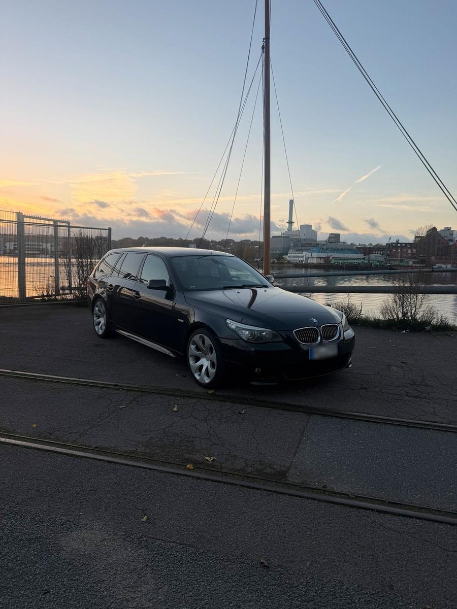 BMW 525 2009 — вигляд ззаду