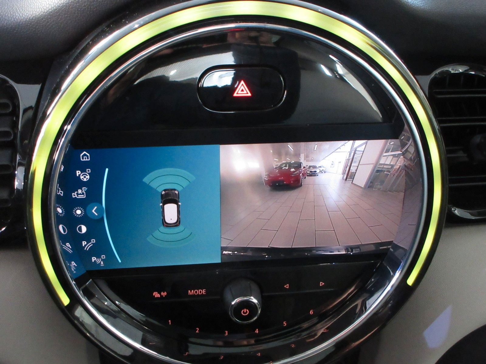 Fahrzeugabbildung MINI Mini Cooper Classic Trim LED/NAVI/SHZ/PANO/LEDER