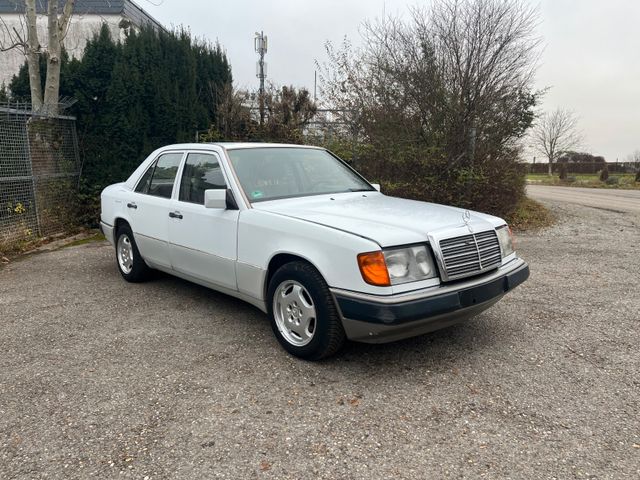 Mercedes-Benz 200 E