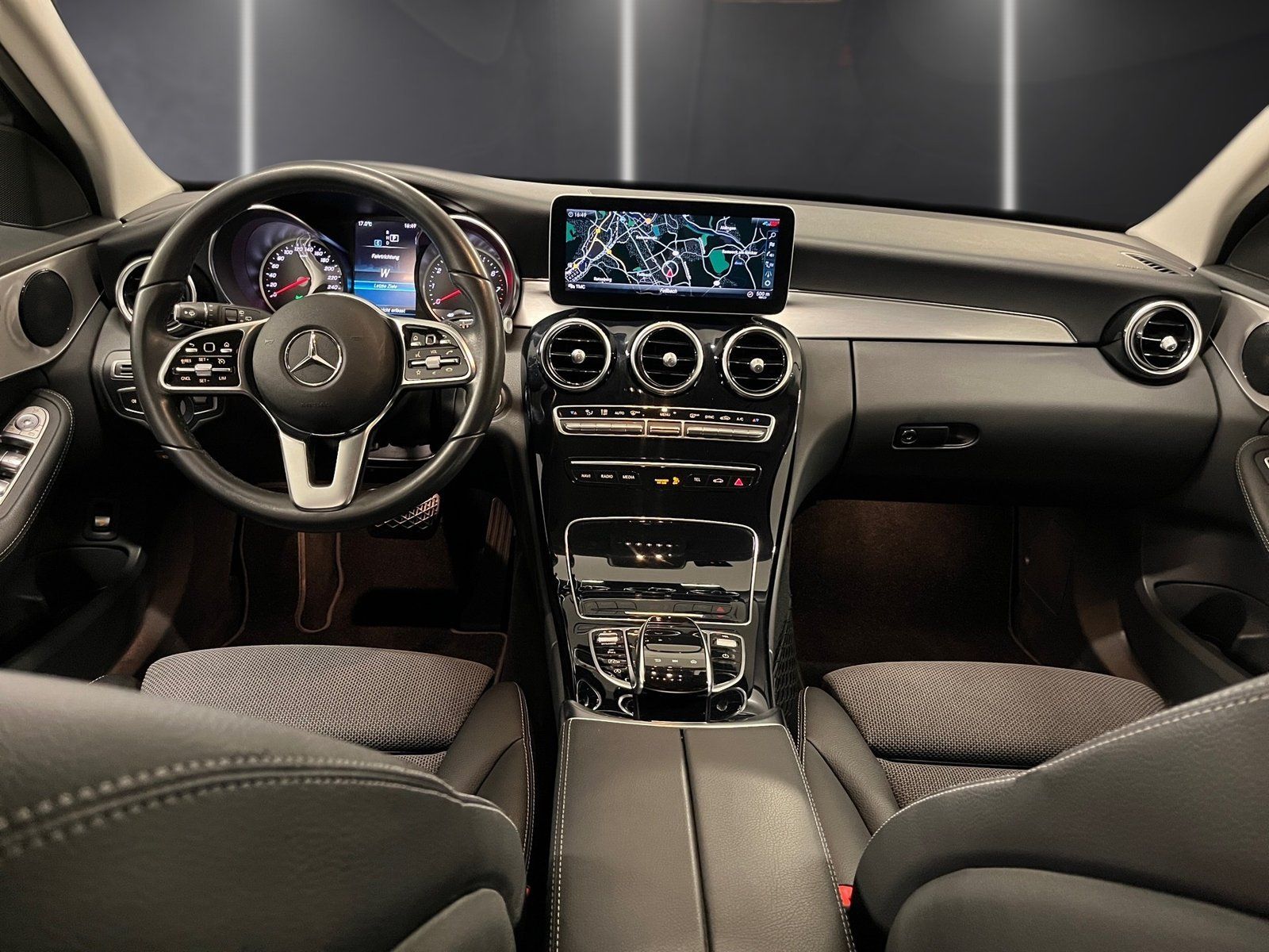 Fahrzeugabbildung Mercedes-Benz C 180 T Avantgarde Comand*LED*Kam*Carplay*Ambie*