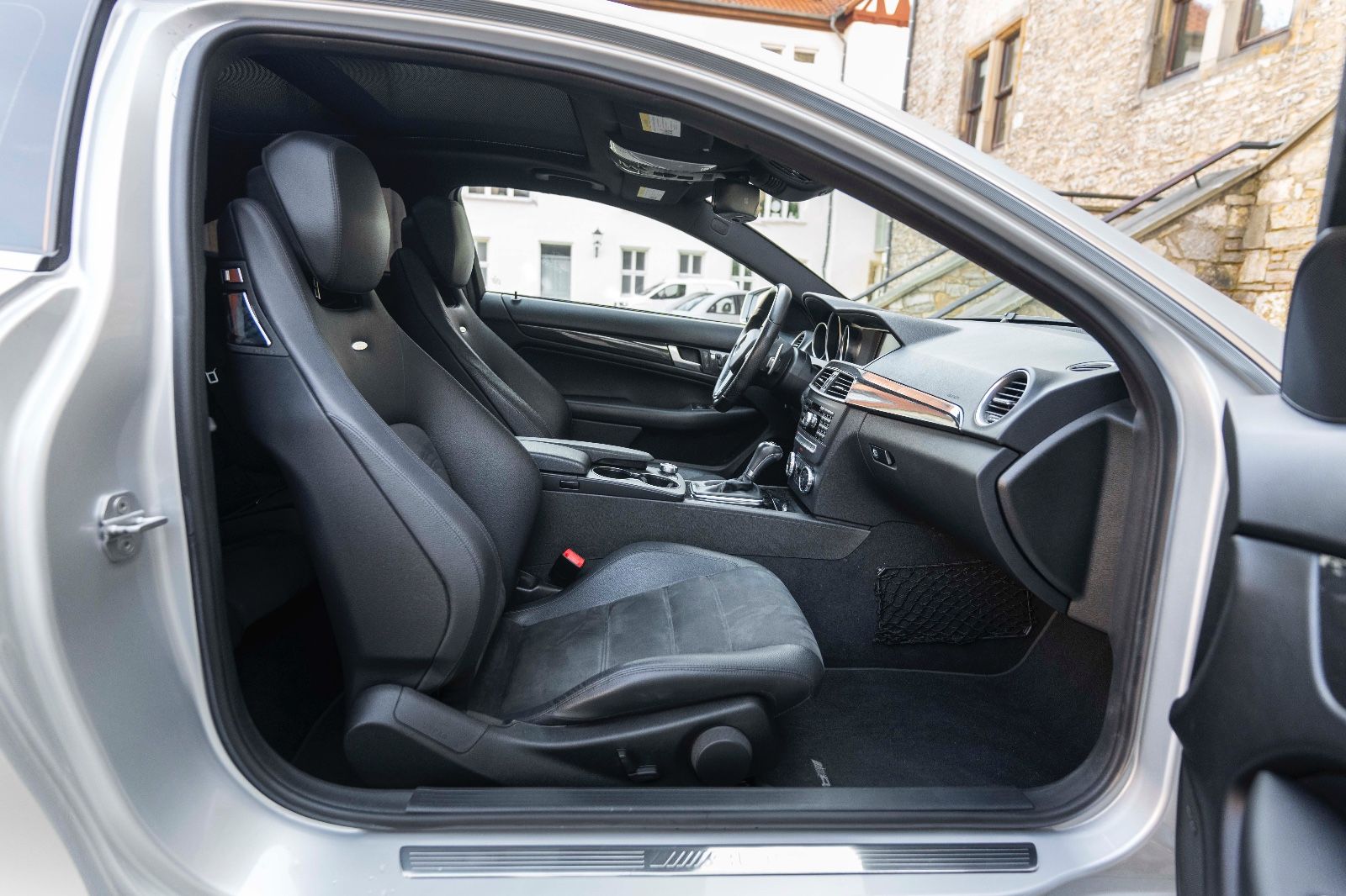 Fahrzeugabbildung Mercedes-Benz C 63 AMG Coupé Bixenon Kam Nav Pano Harman