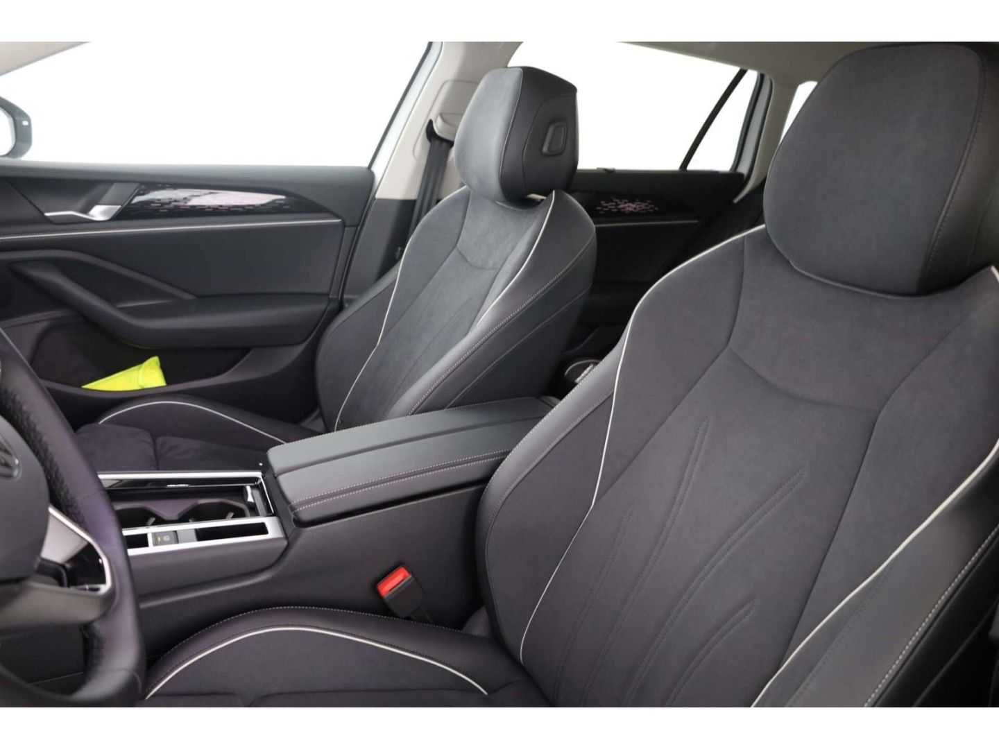 Volkswagen Passat 2.0 TDI 4Mot. Elegance DSG AHK/Std.Hz. foto 12