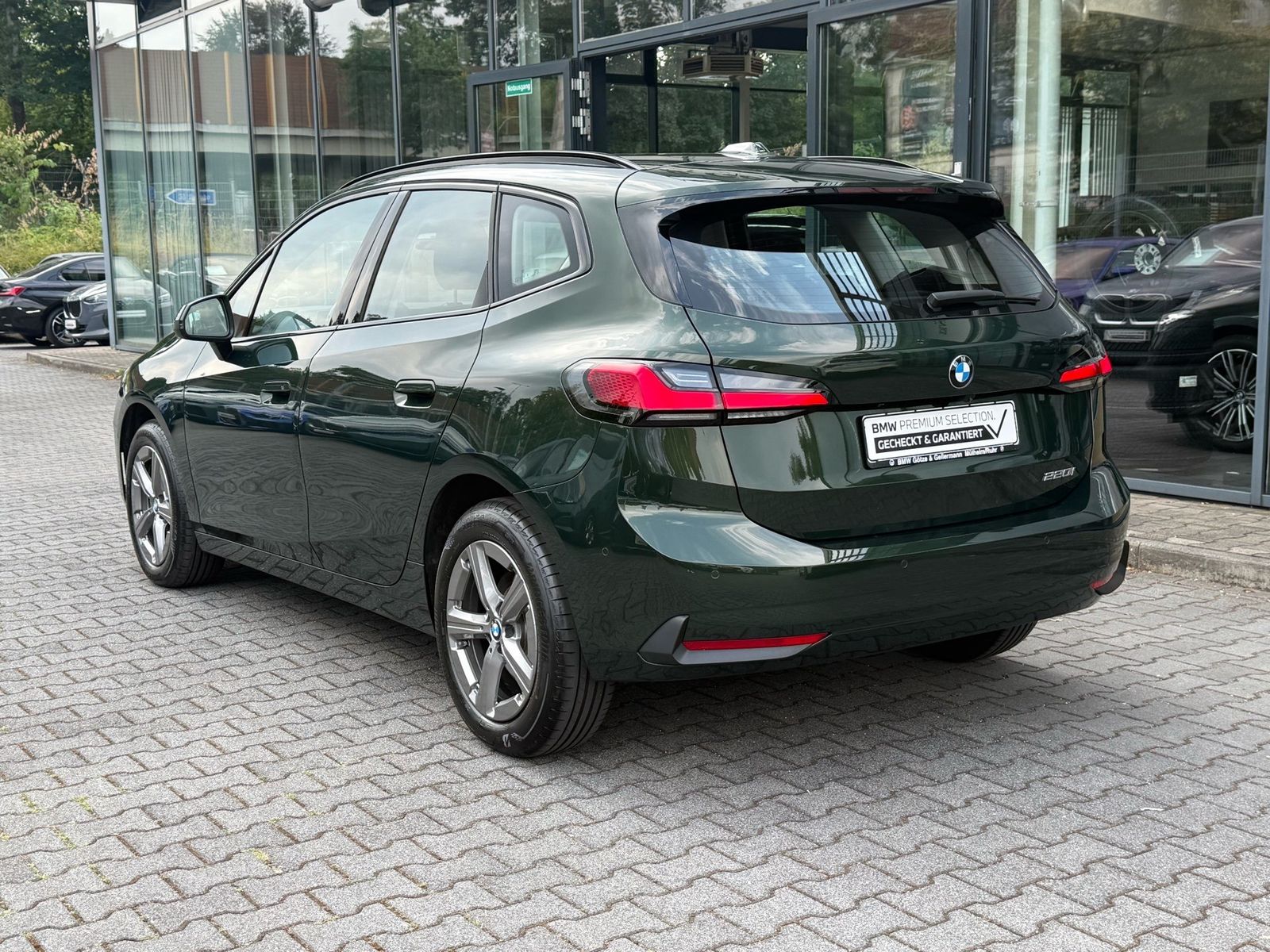 BMW 220i Active Tourer Kamera Anhängerkupplung foto 4